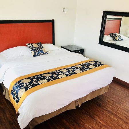 Norwalk Inn & Suites Eksteriør billede