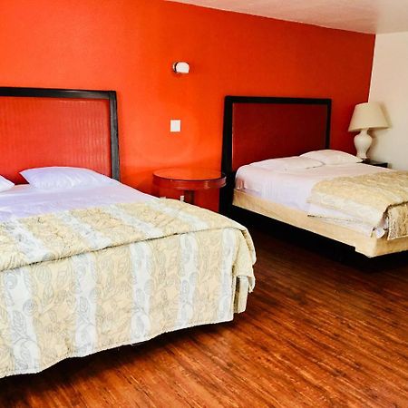 Norwalk Inn & Suites Eksteriør billede