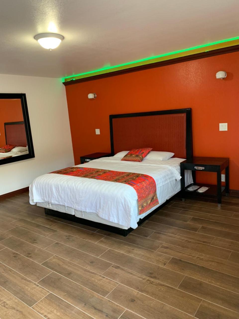 Norwalk Inn & Suites Eksteriør billede