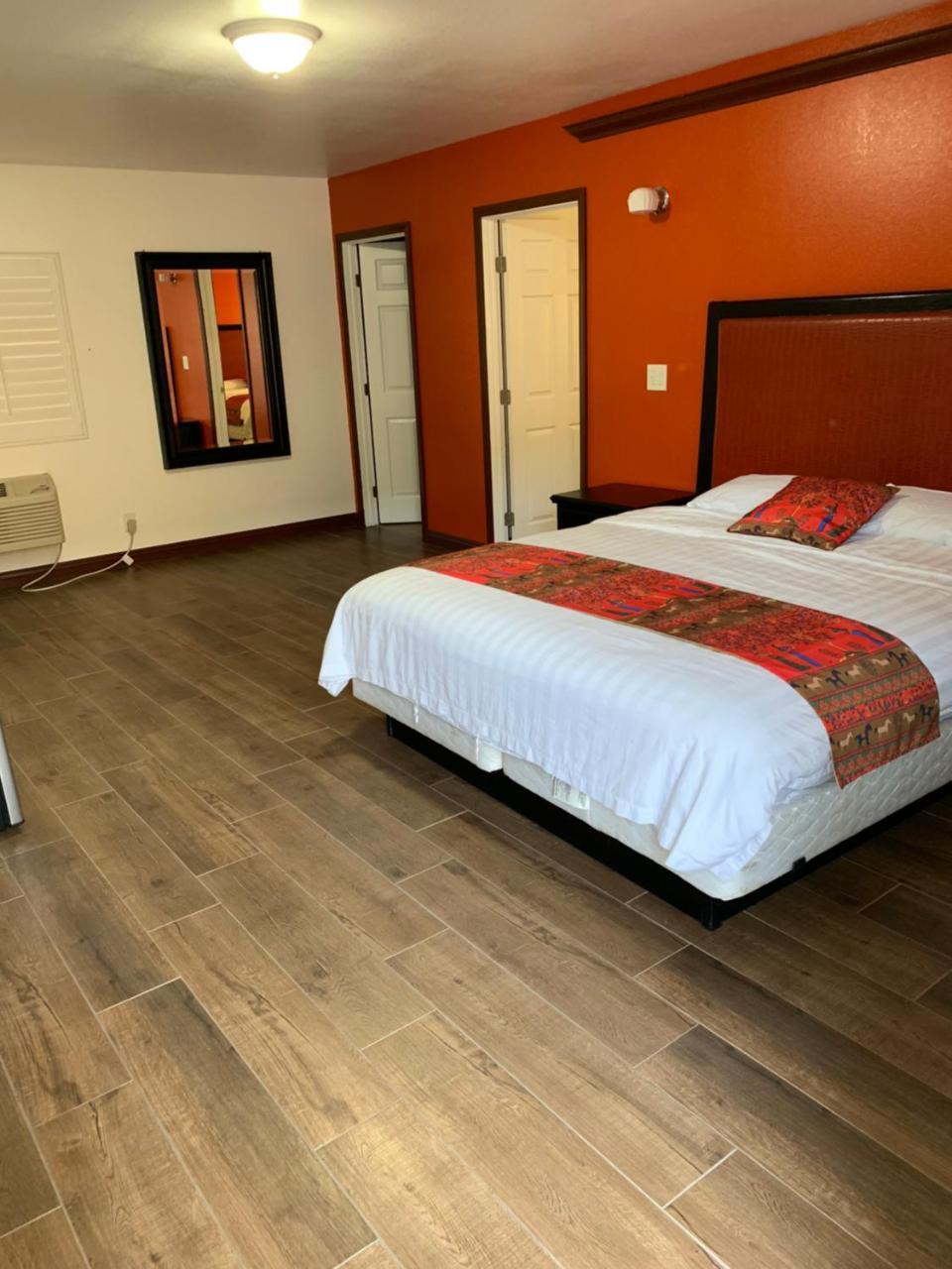 Norwalk Inn & Suites Eksteriør billede